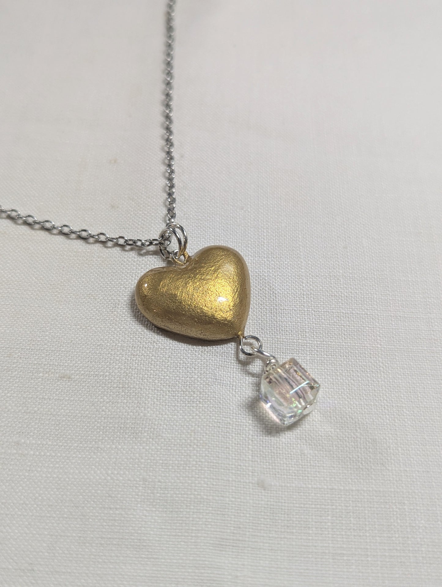 Gold queen of heart necklace