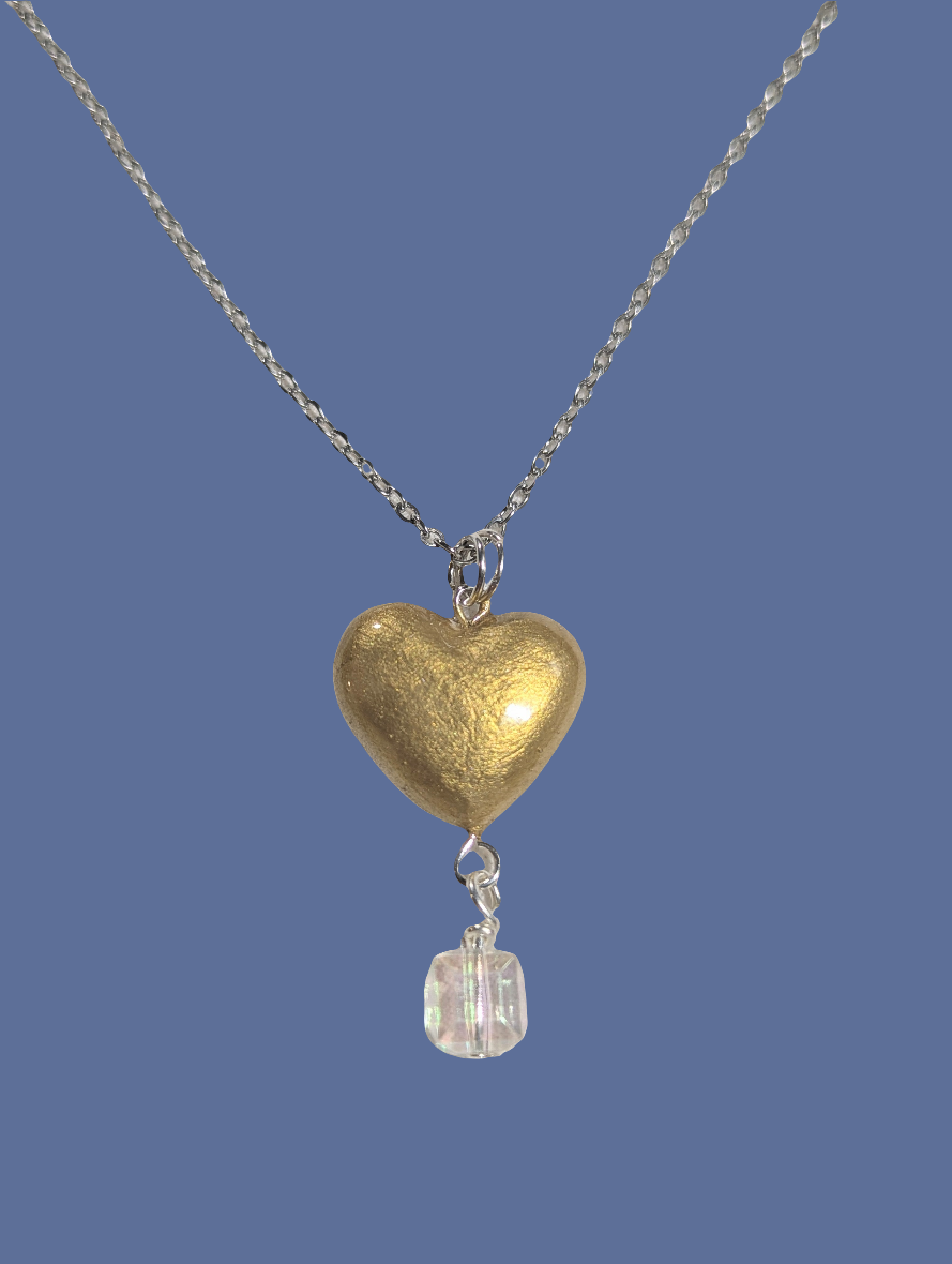 Gold queen of heart necklace